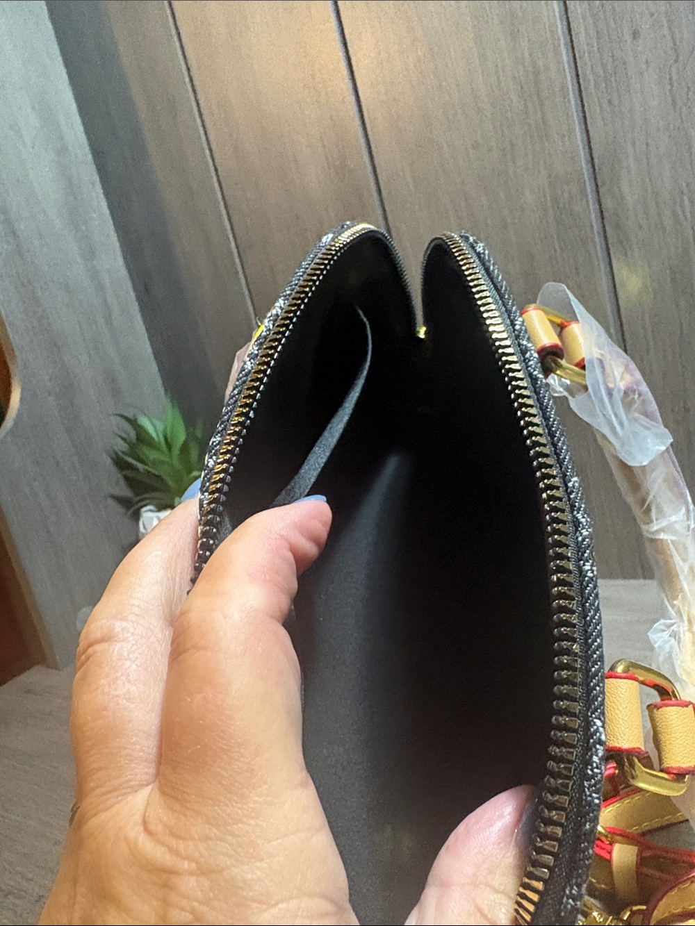 Super Cute Cherry-Embroidered Dome Satchel - Black & Yellow #22 - Picture 3 of 4